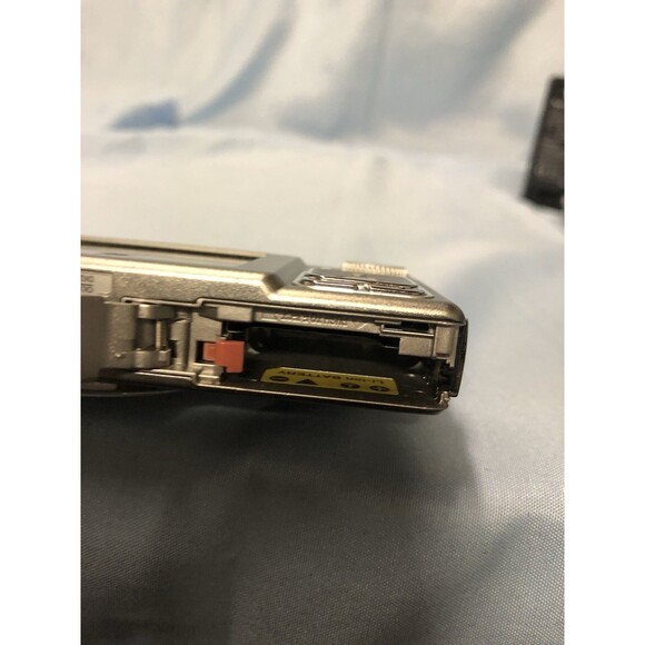 Olympus FE-250 8.0MP Compact Digital Camera NO Battery or Charger UNTESTED - Picture 2 of 2